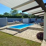 Lokvanj Villa Ližnjan