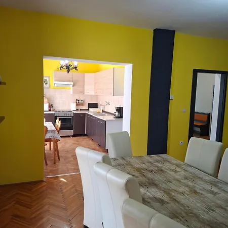 Lokvanj Villa *