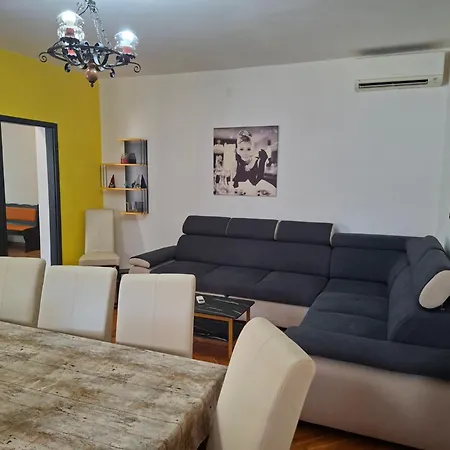 Lokvanj Villa *